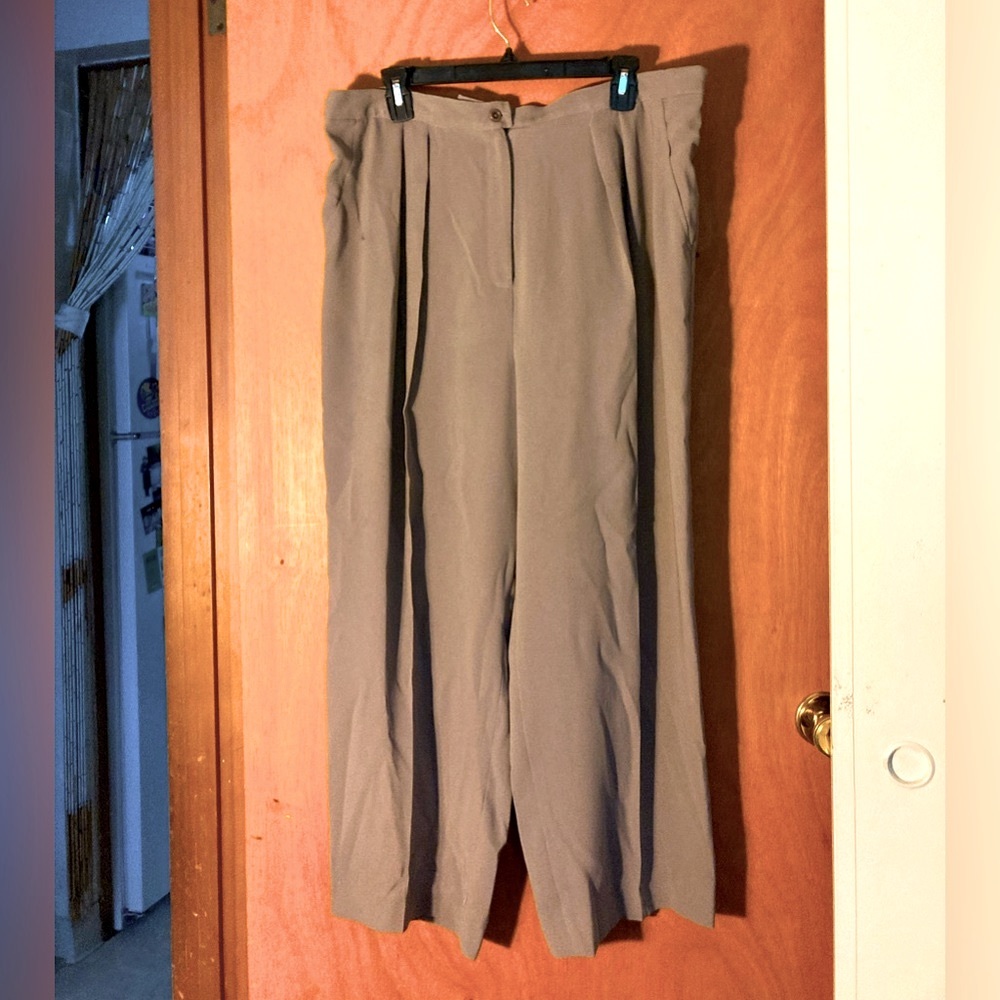 Size 16 Jones NY “Kate Hepburn” slacks